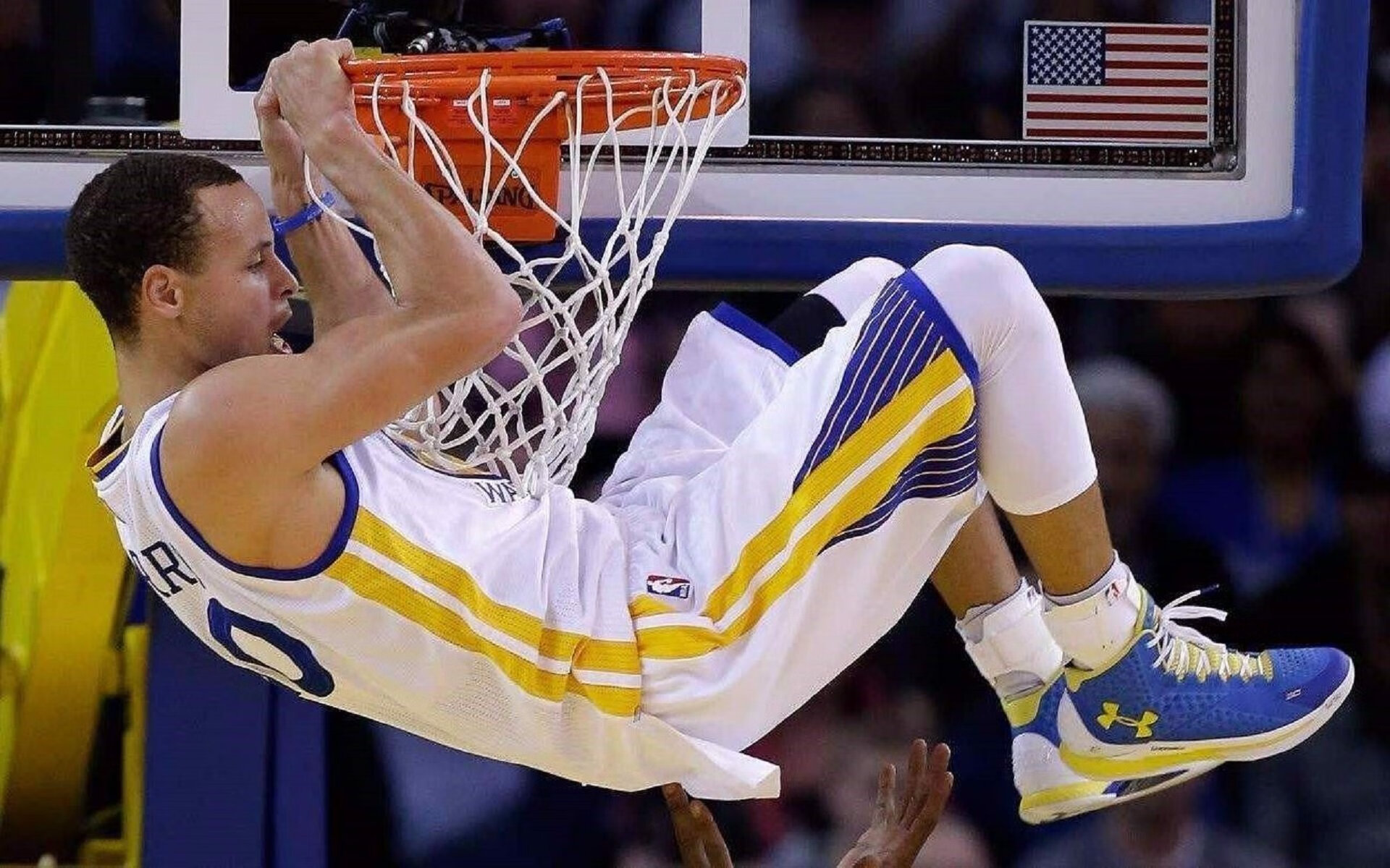 欧洲足坛与NBA跨界联动，皇家社会回应葡超争议，奥兰多魔术官宣签约，巴黎圣日耳曼总决赛里程碑引惊叹